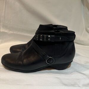 Abeo Women's Nancy Ankle Boots Black Leather Size 7 Side Zip Leather Straps